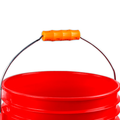 plastic buckets with handles