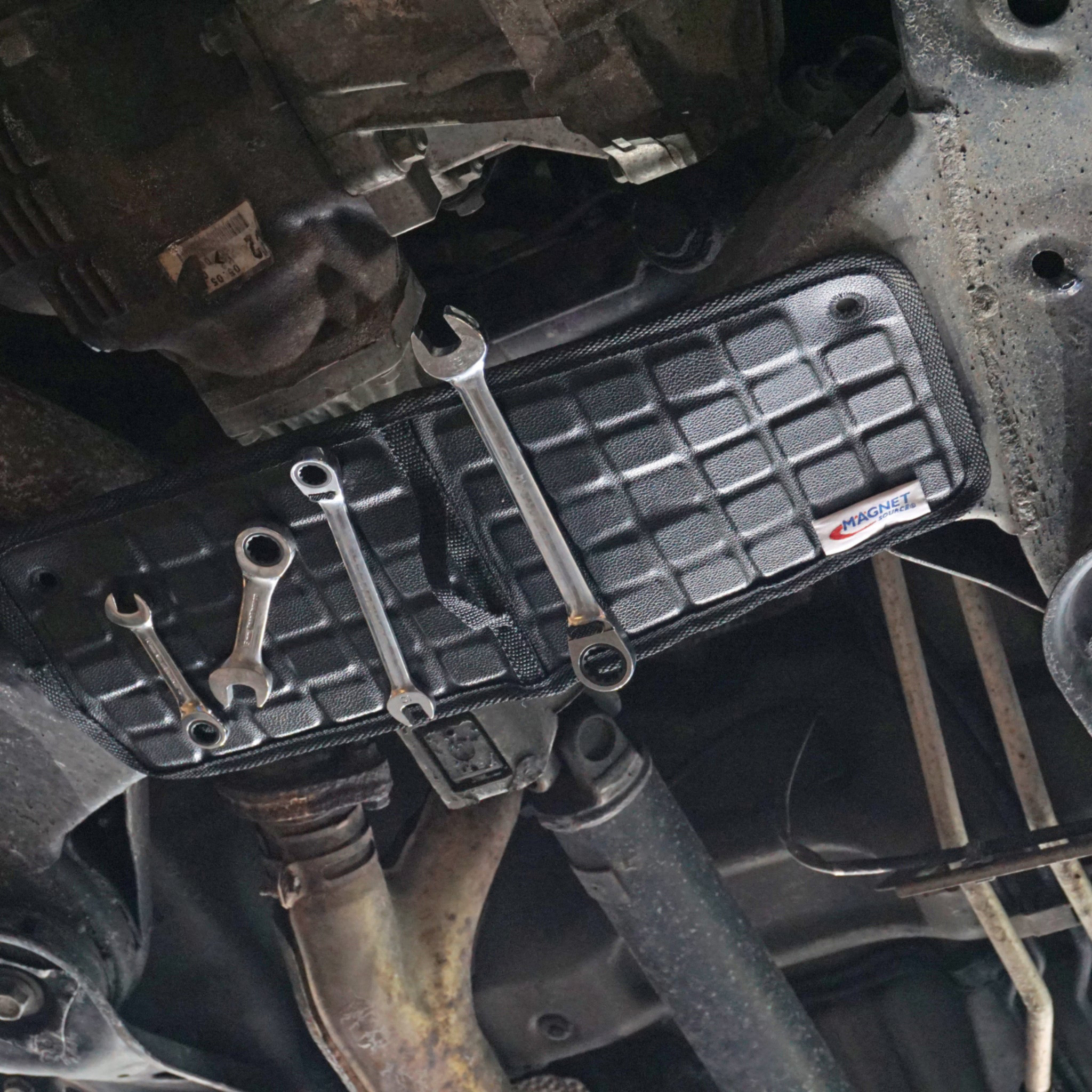 Medium Magnetic ToolMat™ with Handle & Grommet - 18.00" L x 6.50" W